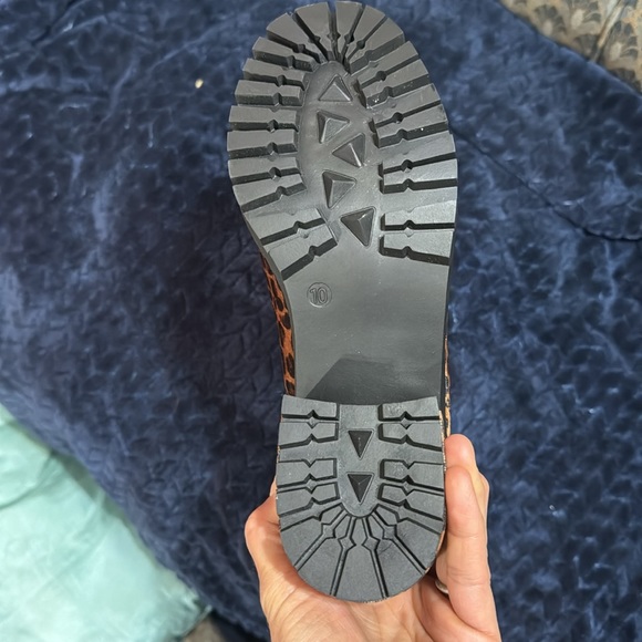 SEVEN7 NEW! Chelsea Slip-on Leopard-Print Heeled Boots - Picture 5 of 9